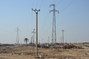 made the 6 hour drive through southern Iraq from Basra to Najaf safely despite the crazy kamikazi drivers & 15 or so checkpoints with plenty of questions & passport checks...the scenery was depressing - palm trees making way for industrial waste from wars and oil & gas industries...